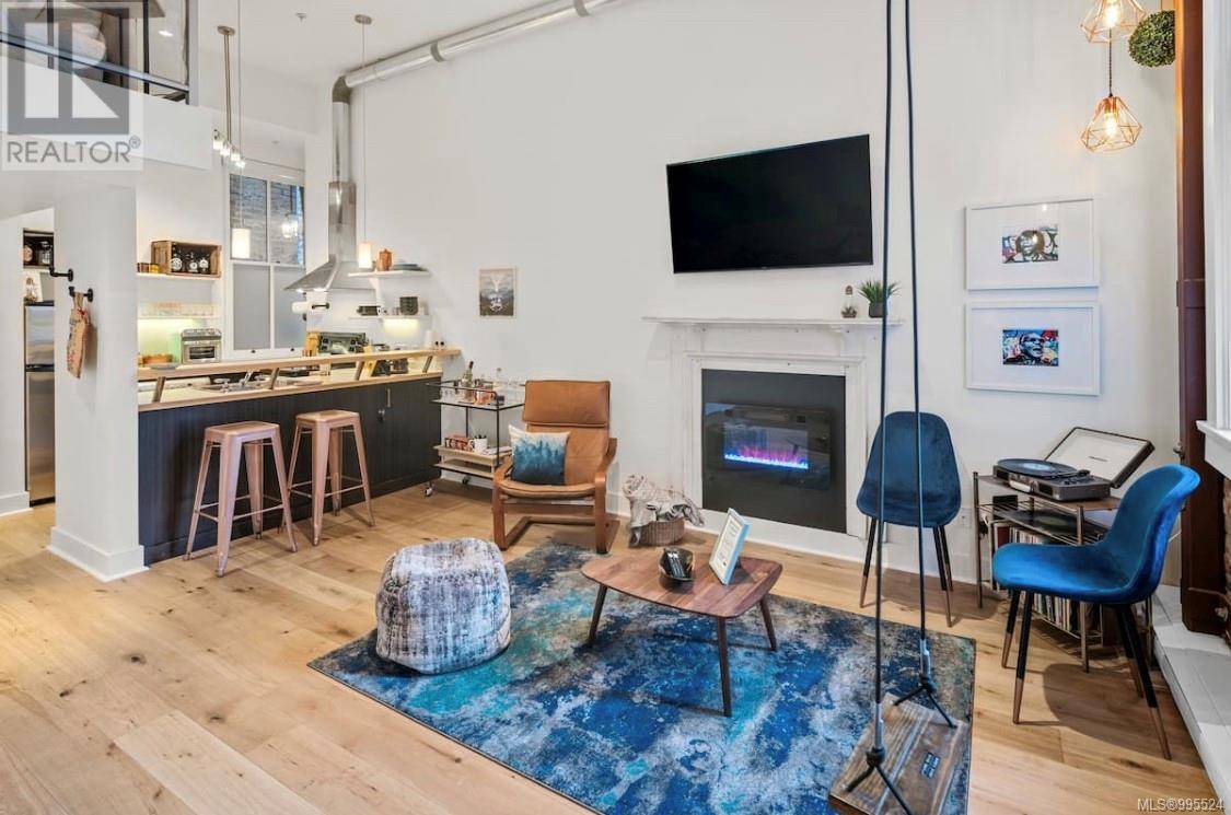 Victoria, BC V8W1K8,562 Yates ST #214