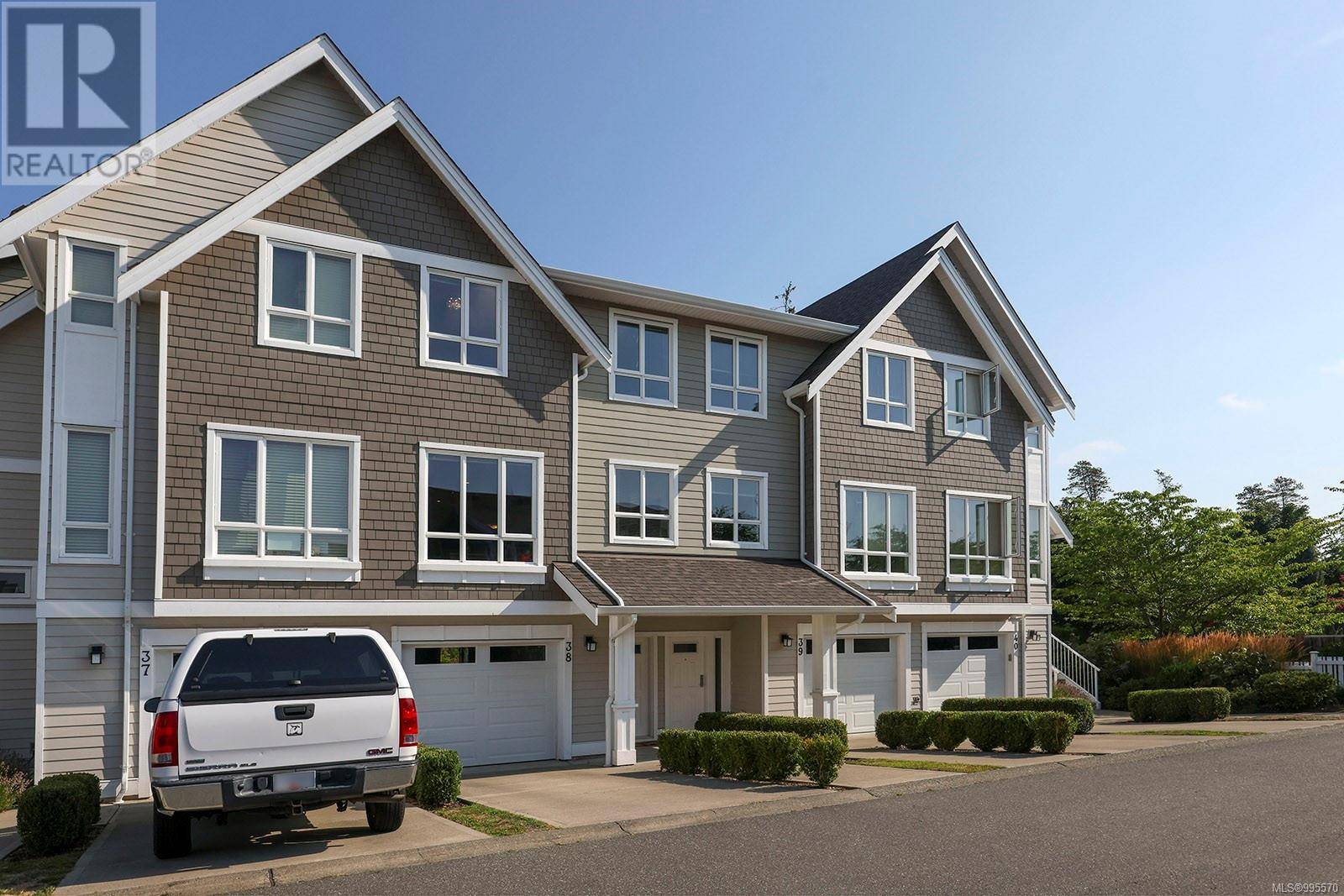 Comox, BC V9M0B6,700 Lancaster WAY #38