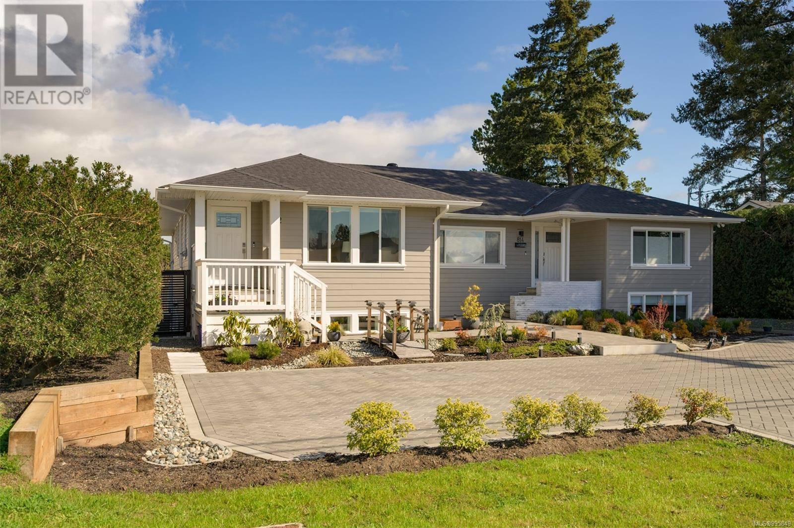 812 Mann Ave, Saanich, BC V8Z3C4