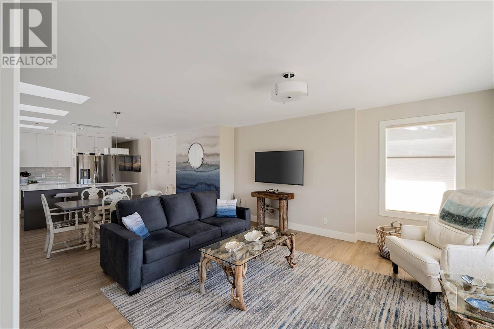 Saanich, BC V8Z3C4,812 Mann Ave