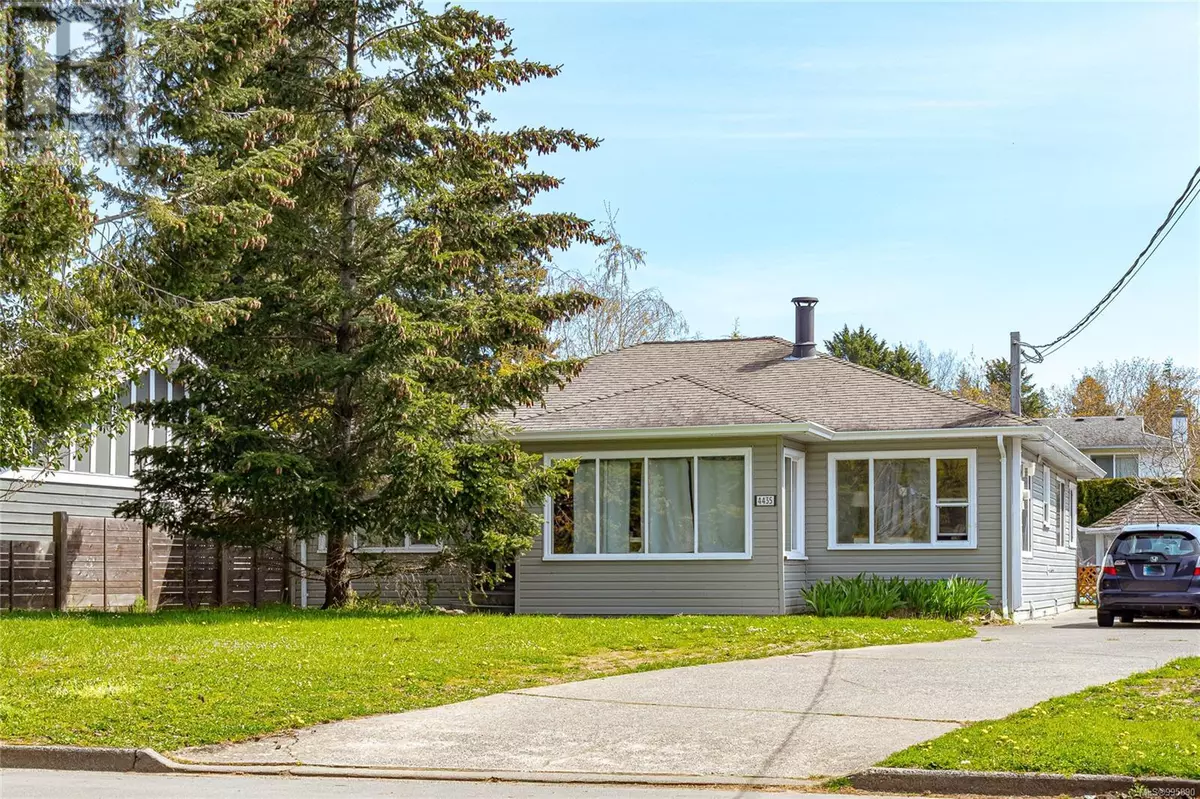 Saanich, BC V8V3Y8,4435 Torquay Dr