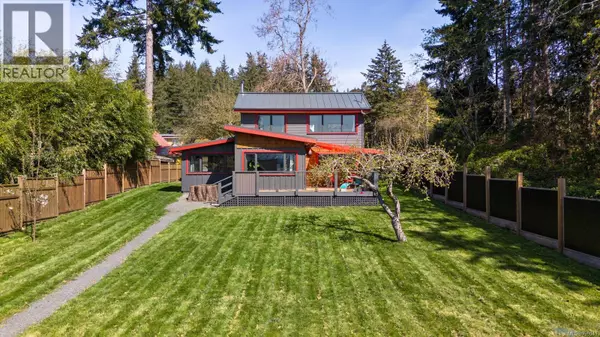 1304 Midden Rd, Comox, BC V9M2R6