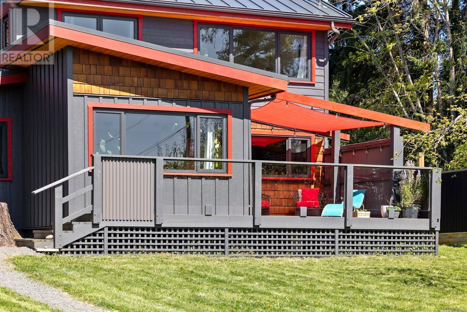 Comox, BC V9M2R6,1304 Midden Rd