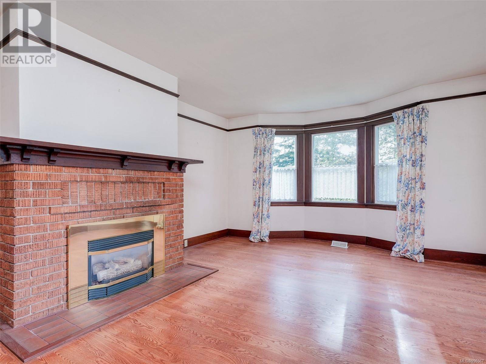 Saanich, BC V8N2Y1,1846 Ferndale Rd