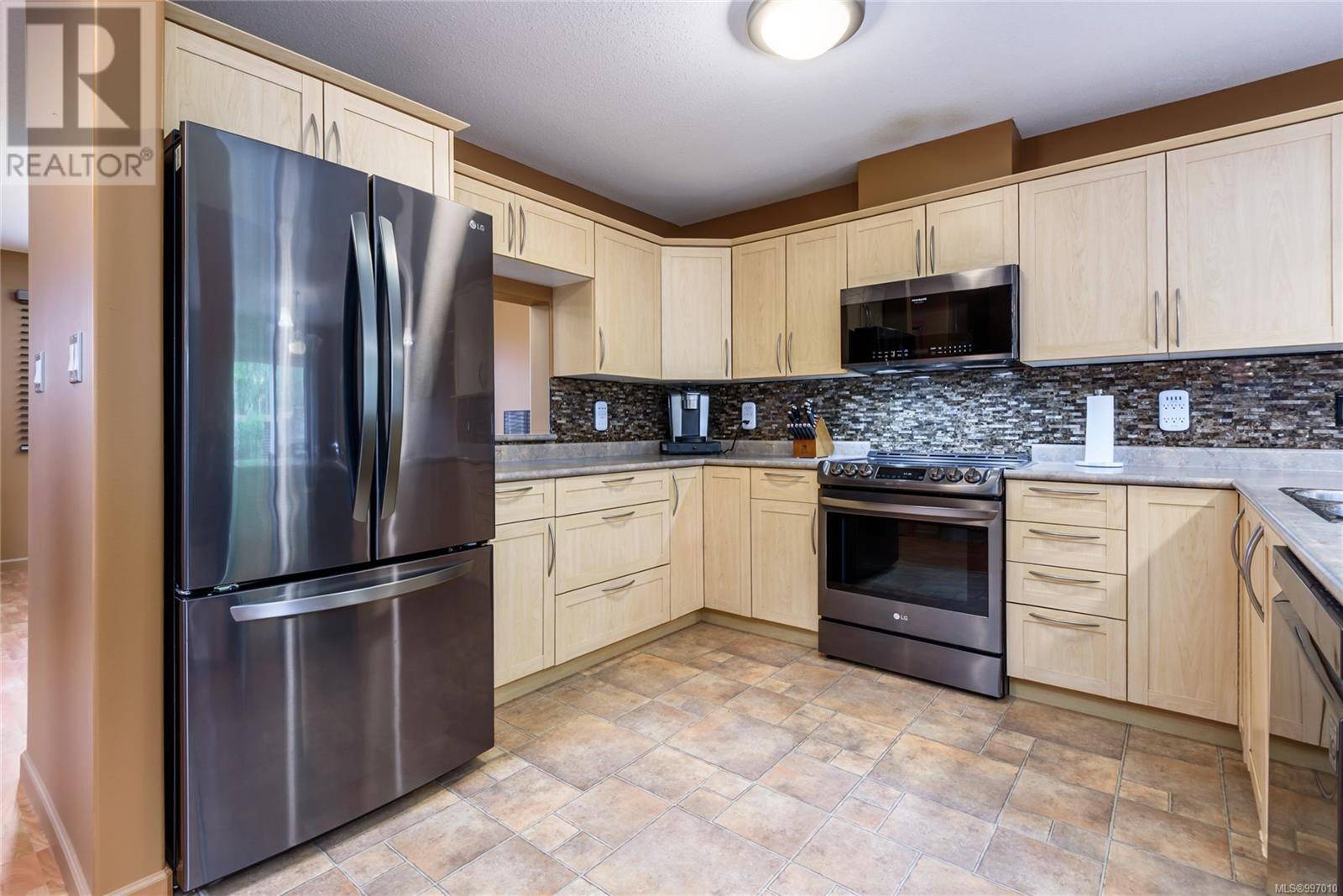Courtenay, BC V9N4A4,2728 1st ST #40