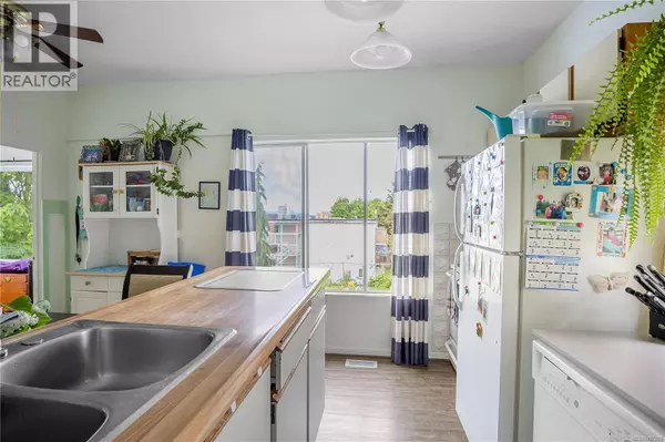 Nanaimo, BC V9R2N7,532 Prideaux St