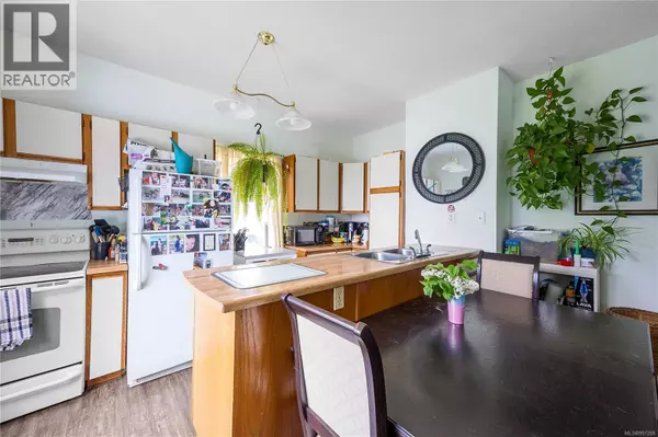 Nanaimo, BC V9R2N7,532 Prideaux St