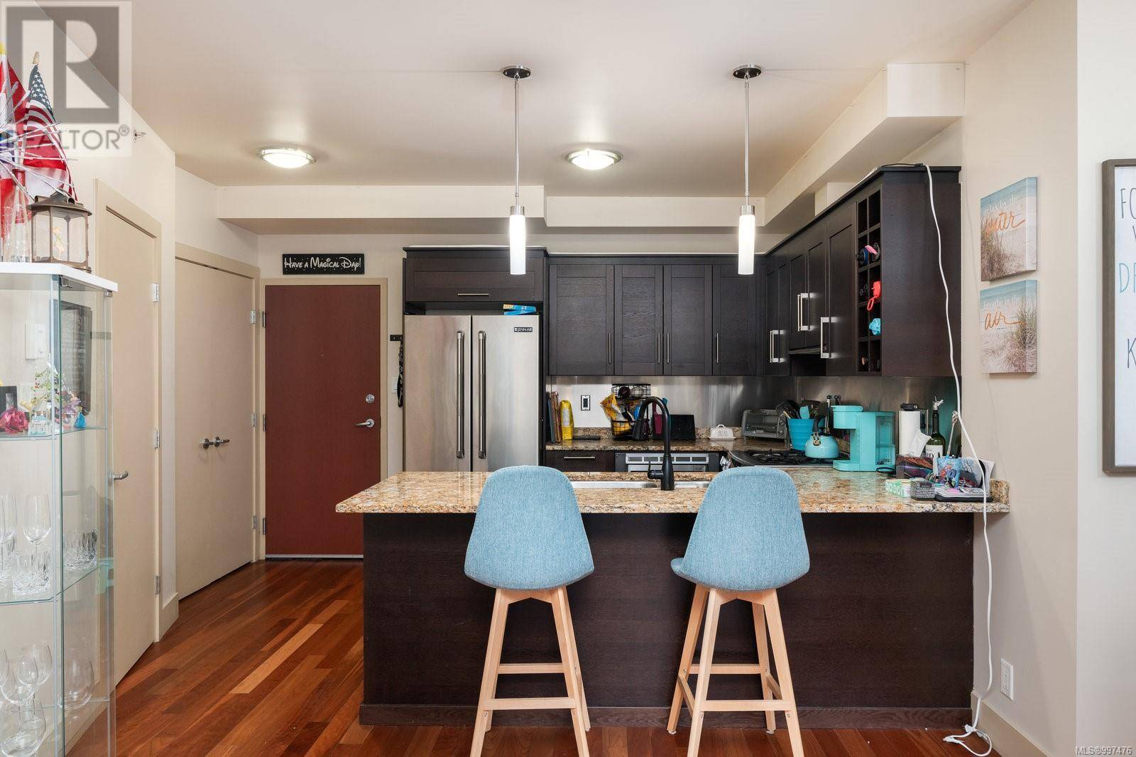 Victoria, BC V8W1B1,737 Humboldt ST #S204