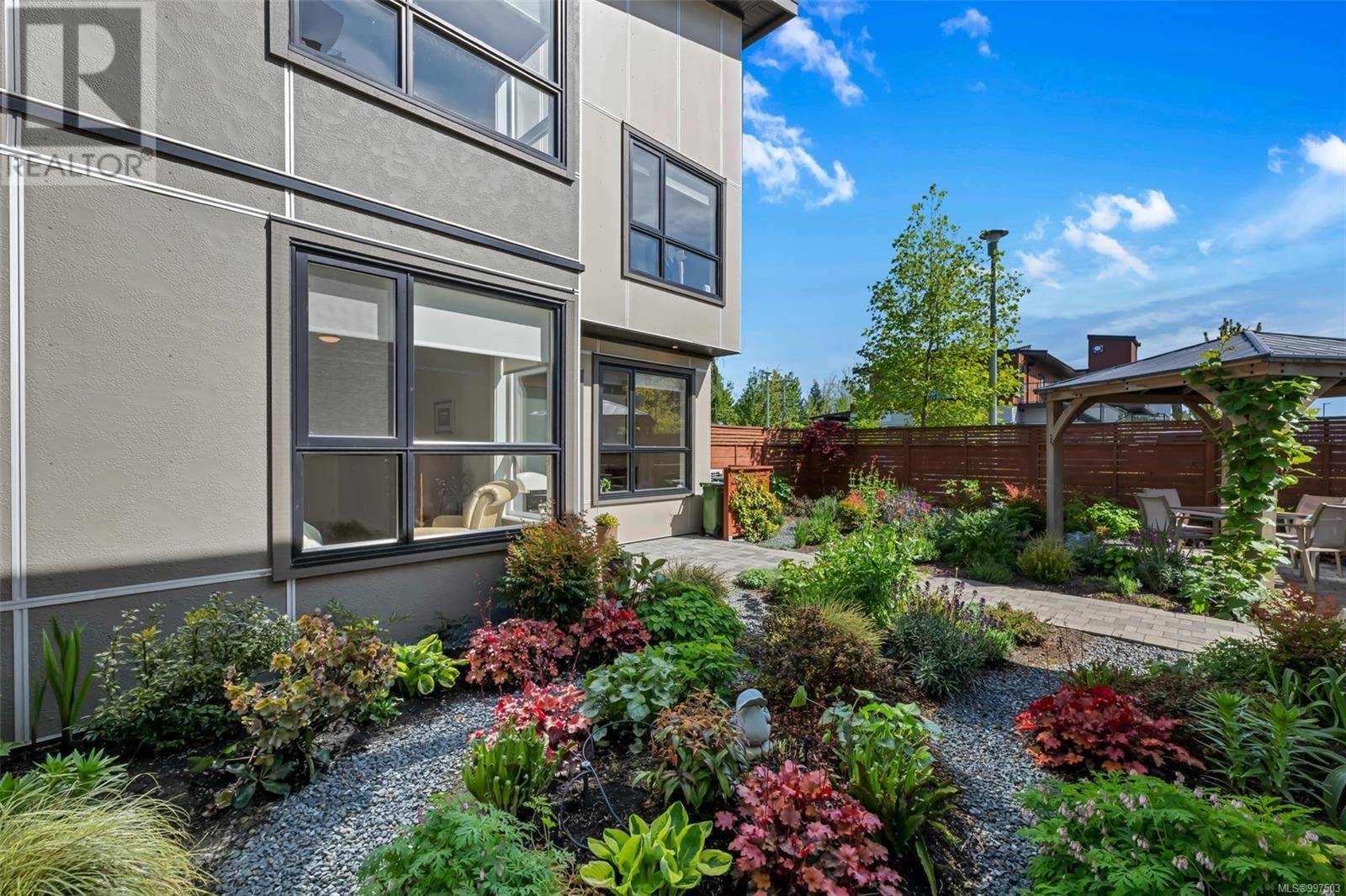 7924 Lochside Dr, Central Saanich, BC V8M0B9