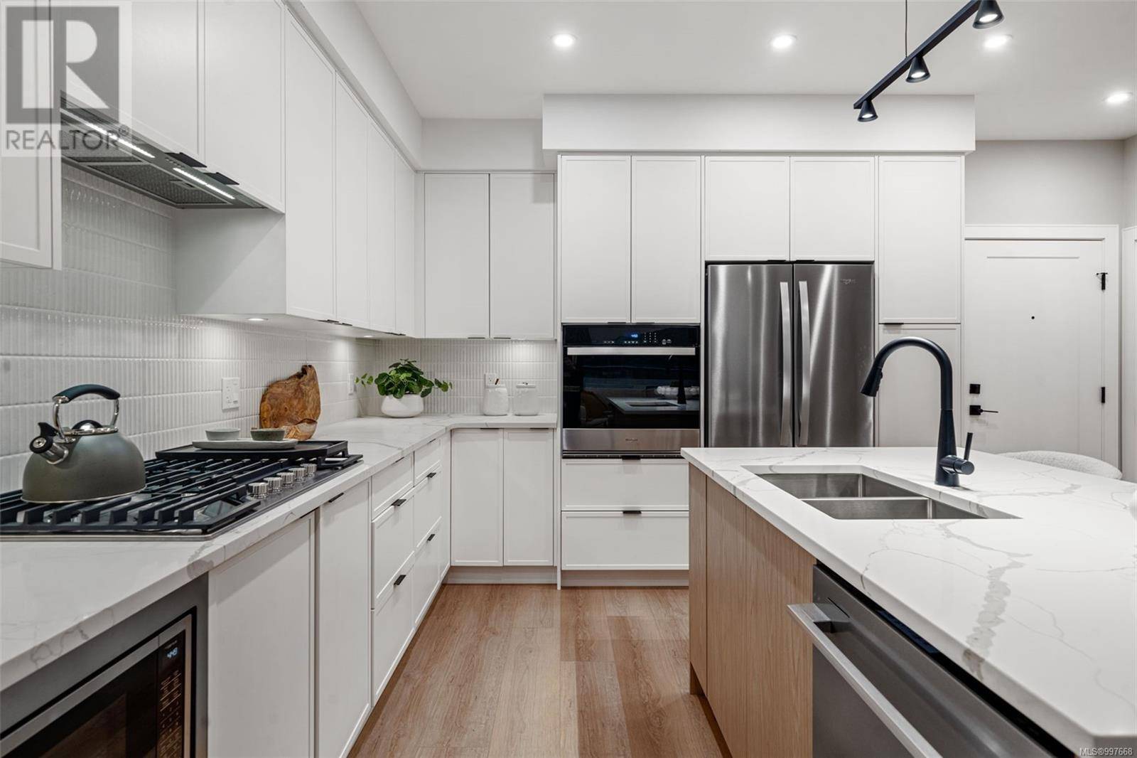 Langford, BC V9B7E2,1810 Selenite PL #205