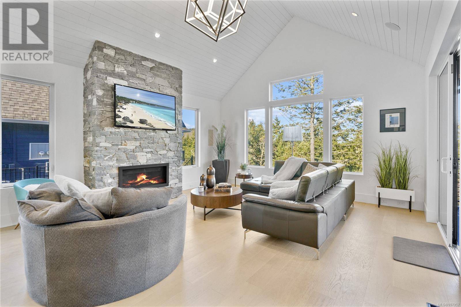 Langford, BC V9B0T4,2046 Pinehurst Terr
