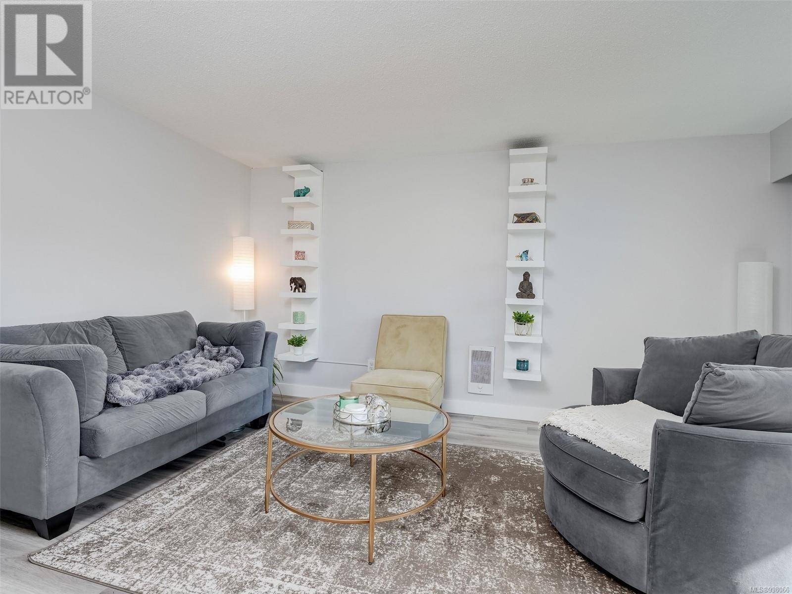 Victoria, BC V8V3E9,1000 McClure ST #206