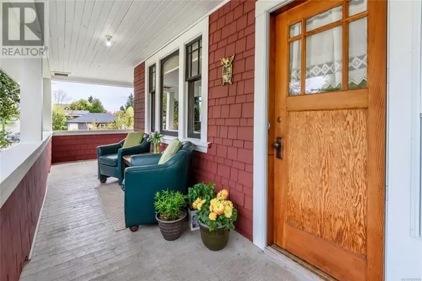 2757 Windermere Ave, Cumberland, BC V0R1S0