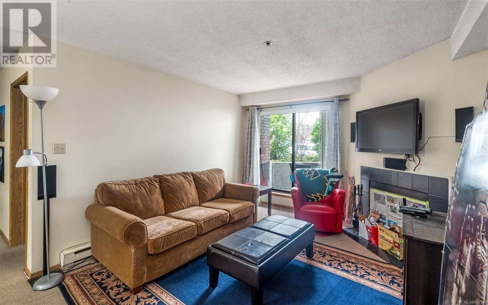 Victoria, BC V8R1L4,1655 Begbie ST #114