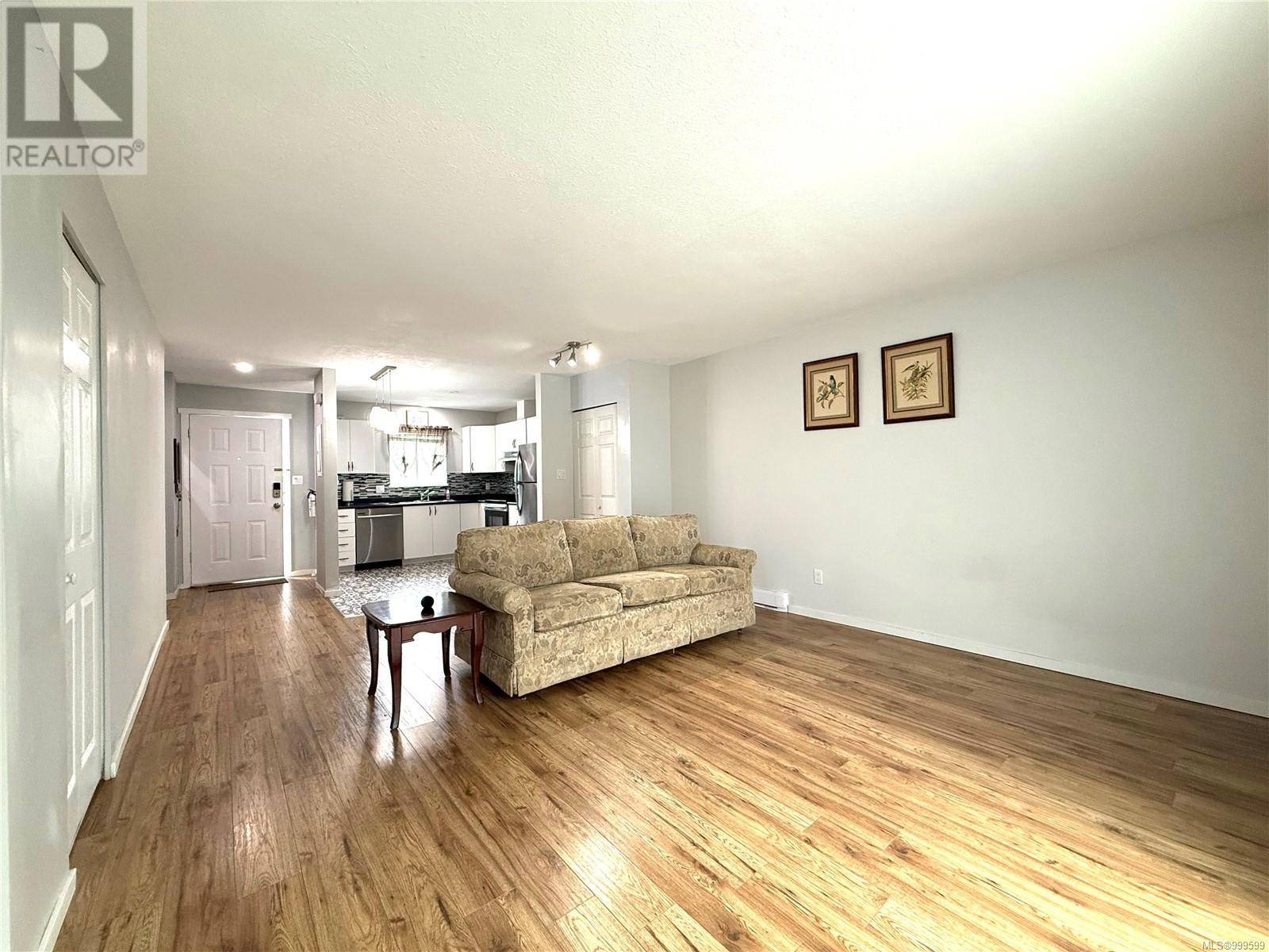 Campbell River, BC V9W4A4,704 7th AVE #2