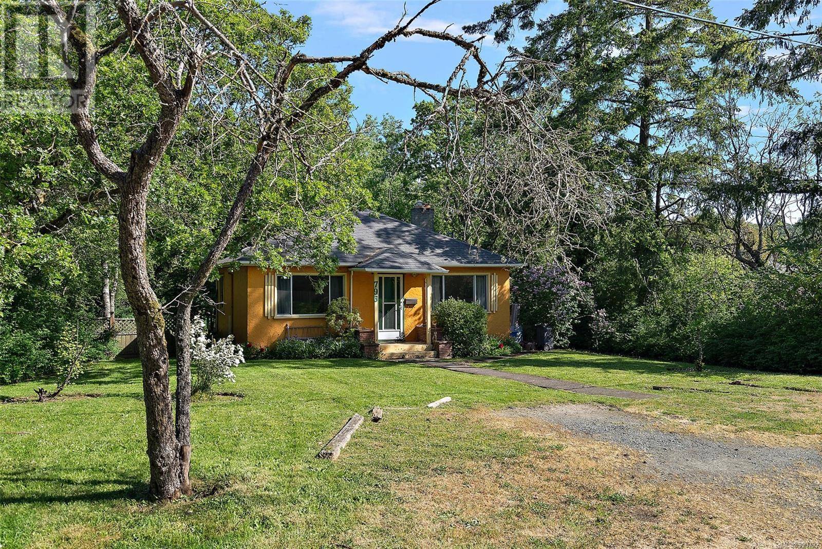 Saanich, BC V8X3E3,796 Canterbury Rd