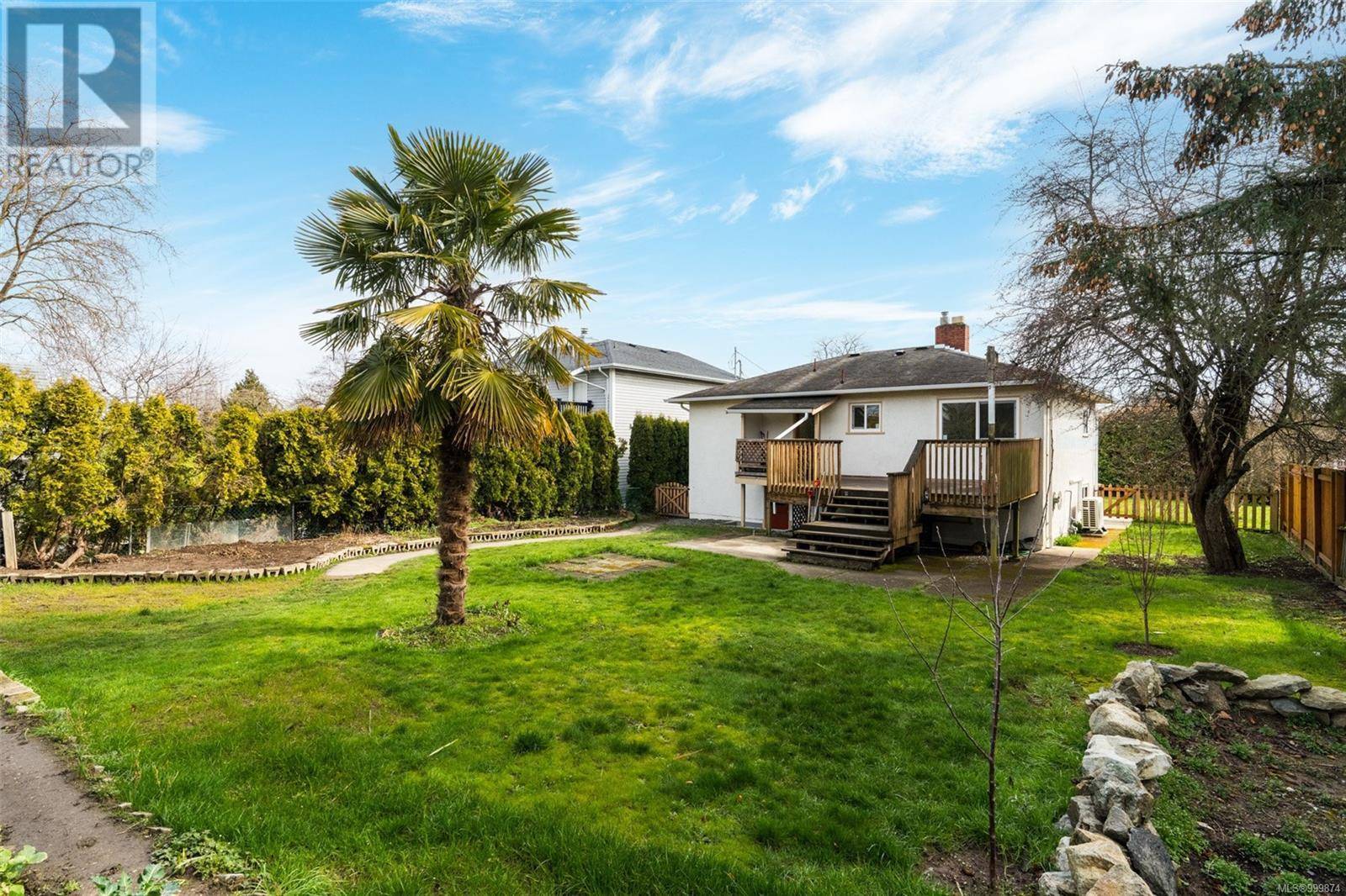 3240 Harriet Rd, Saanich, BC V8Z3S2