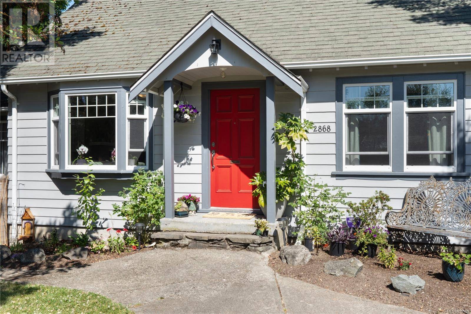 Saanich, BC V9A2A2,2868 Glenwood Ave