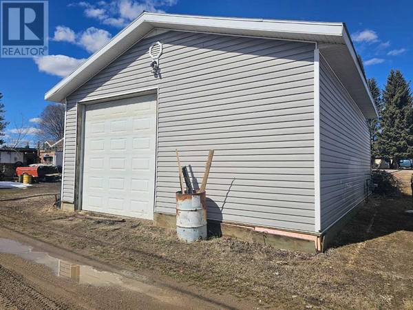 5019 52 Avenue, Eckville, AB T0M0X0