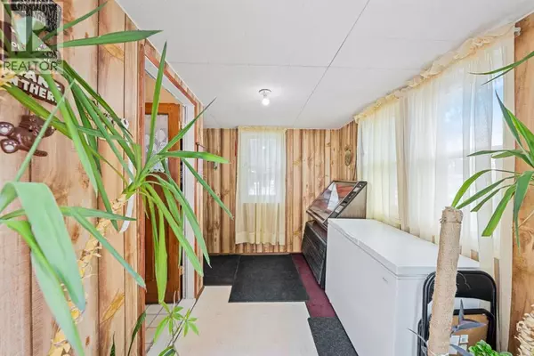 Manning, AB T0H2M0,207 5 Avenue SE