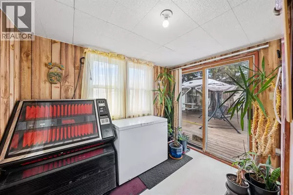 Manning, AB T0H2M0,207 5 Avenue SE