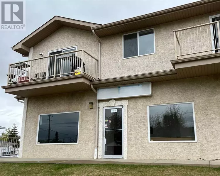 3, 4920 45 Avenue, Sylvan Lake, AB T4S1J9