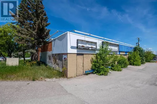 Calgary, AB T3C1T8,3902 17 Avenue SW