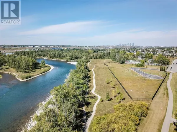 18 Riverview Landing SE, Calgary, AB T2C4H8