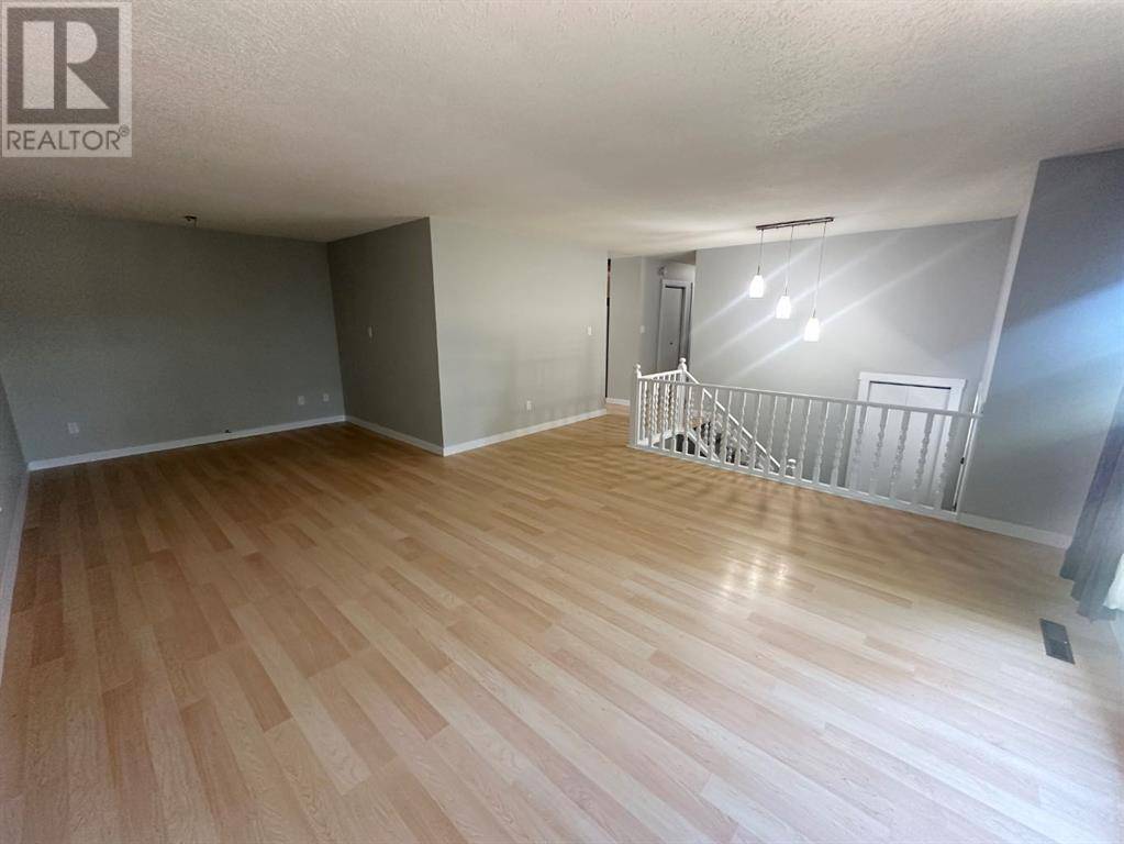 Mannville, AB T0B2W0,5112 54 Street