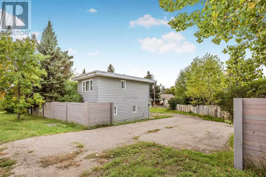 2003 Home Road NW, Calgary, AB T3B1H4