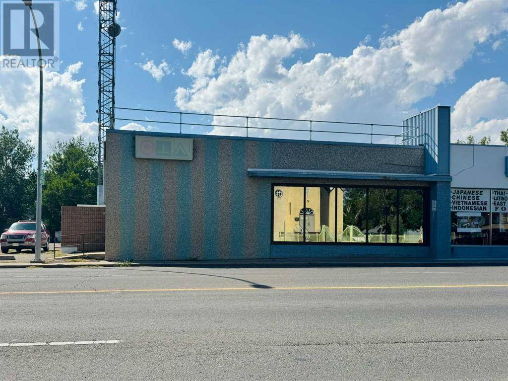 Lethbridge, AB T1H2S8,640 13 Street N