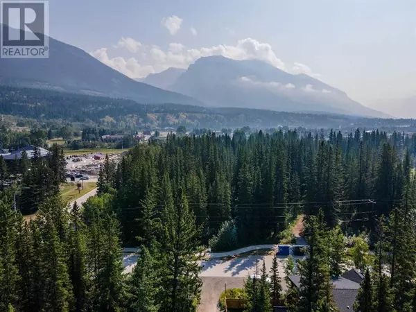 Canmore, AB T1W1X7,913 17th Street