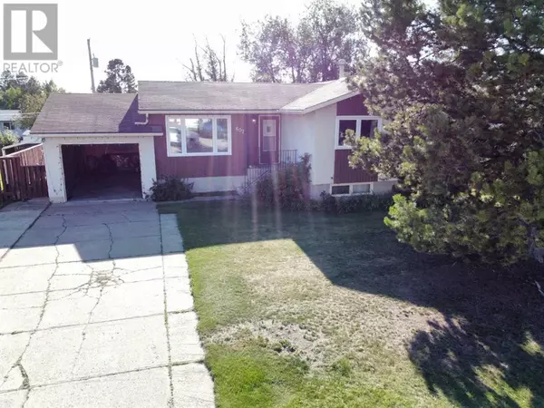 607 7 Avenue, Fox Creek, AB T0H1P0