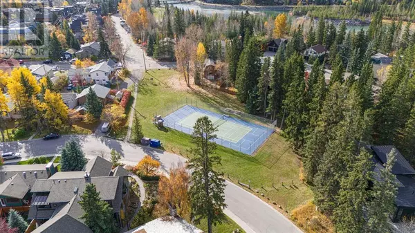 Canmore, AB T1W1Z5,1005 9 Avenue