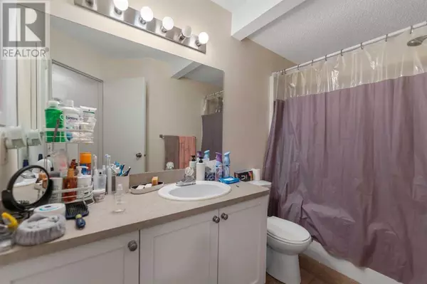 Calgary, AB T2Y4A9,207, 11 Somervale View SW