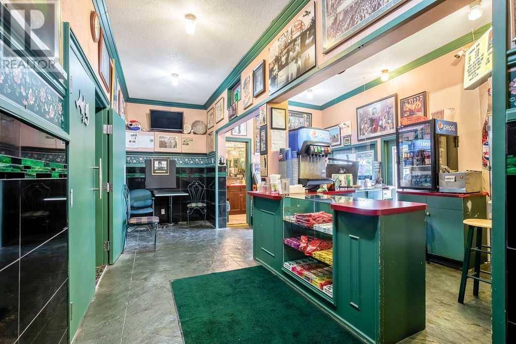 High River, AB T1V1M6,421 1ST Street SW