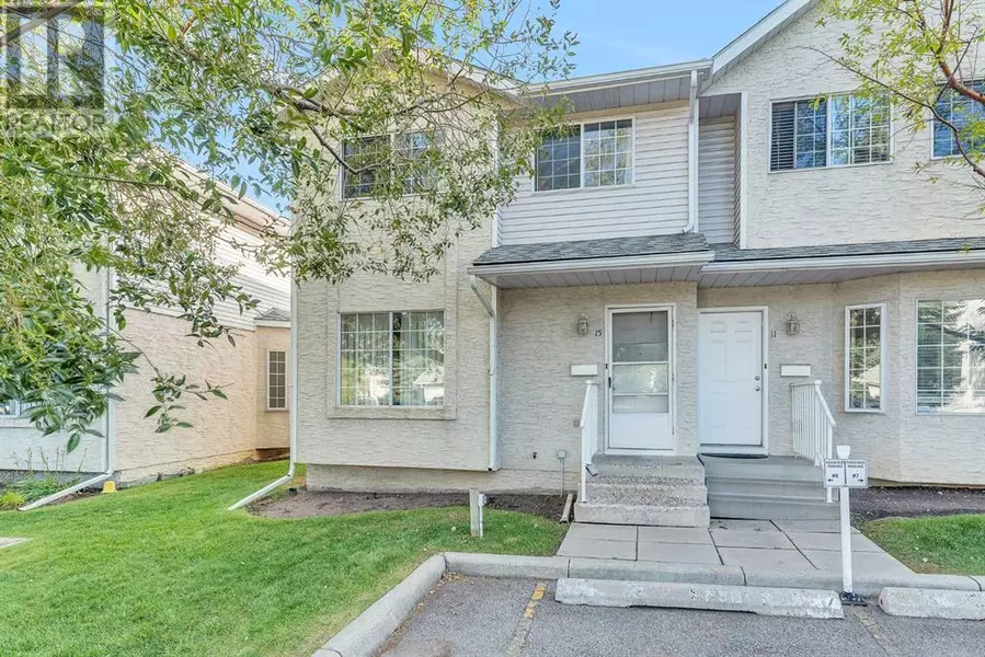 15 Bedford Manor NE, Calgary, AB T3K4B8