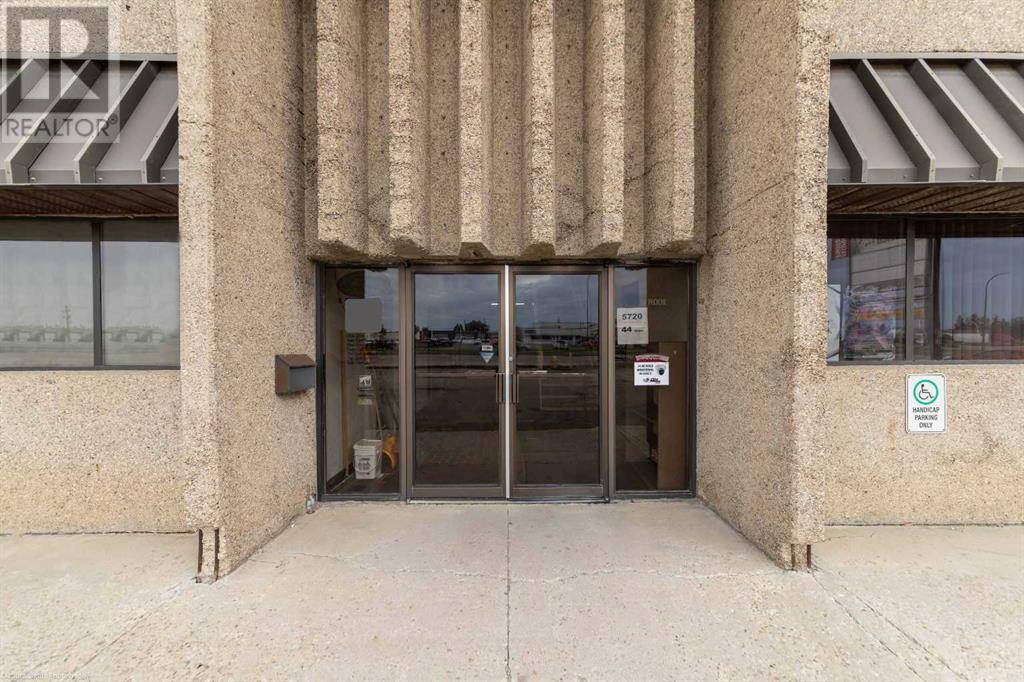 Lloydminster, AB T9V0B6,5720 44 Street