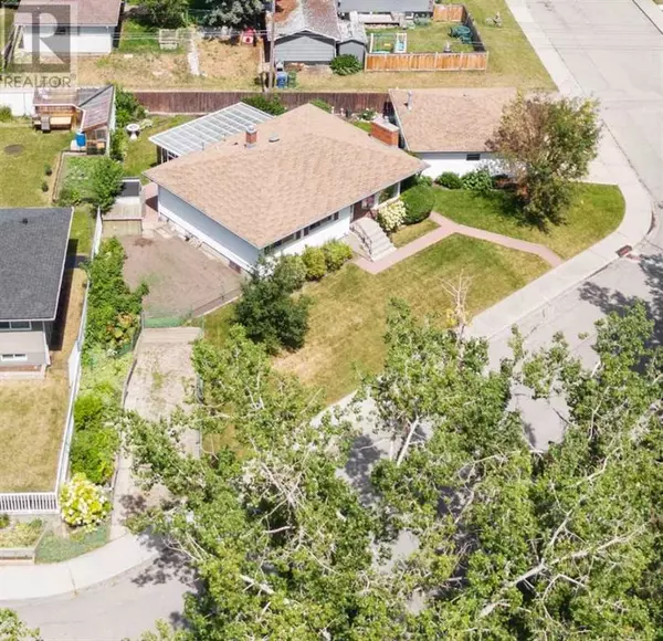 16 Trafford Place NW, Calgary, AB T2K2V3