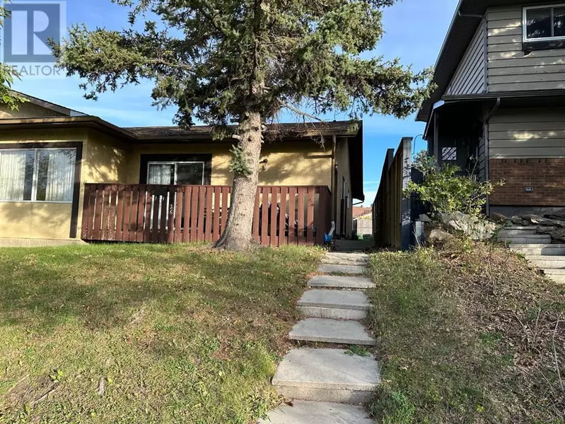 8426 Berkley Road NW, Calgary, AB T3K1B4