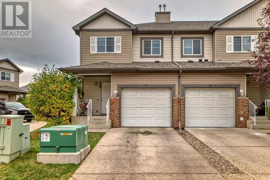 32 Saddletree Court NE, Calgary, AB T3J4W9