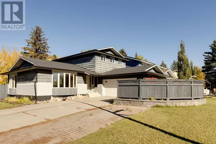 128 Deer Side Place SE, Calgary, AB T2J5M9