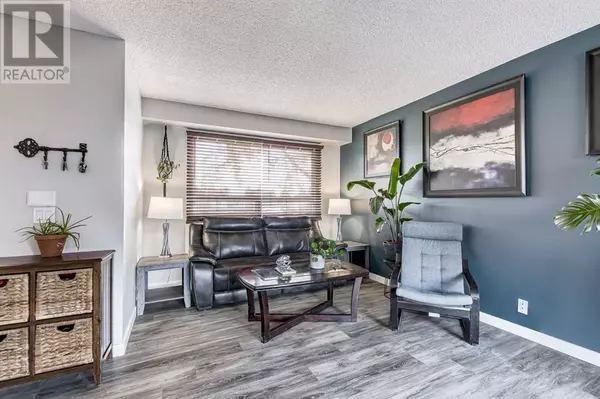 Calgary, AB T3J1A7,100 Falconridge Close NE