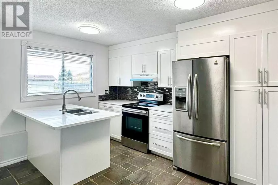 74 Pennsburg Way SE, Calgary, AB T2A2J5