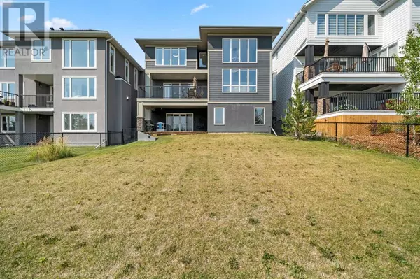 Calgary, AB T3H6A2,216 Discovery Drive SW