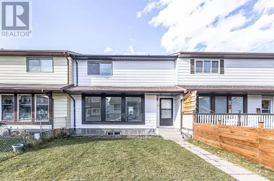 728 Aboyne Way NE, Calgary, AB T2A5Z4