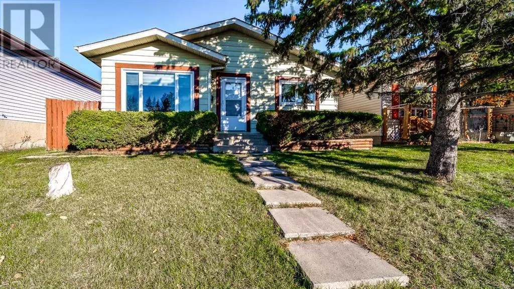 Calgary, AB T2A6Y8,16 Abbercove Drive SE