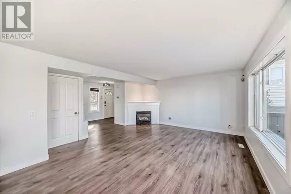 Calgary, AB T3K4X7,15 COVENTRY Circle NE