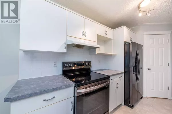 Calgary, AB T3J4M6,18 saddlemead Close NE