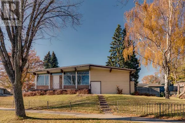 3903 Charleswood Drive NW, Calgary, AB T2L2C8